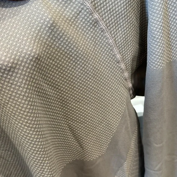 Activewear Long-sleeve - Picture 4 of 5